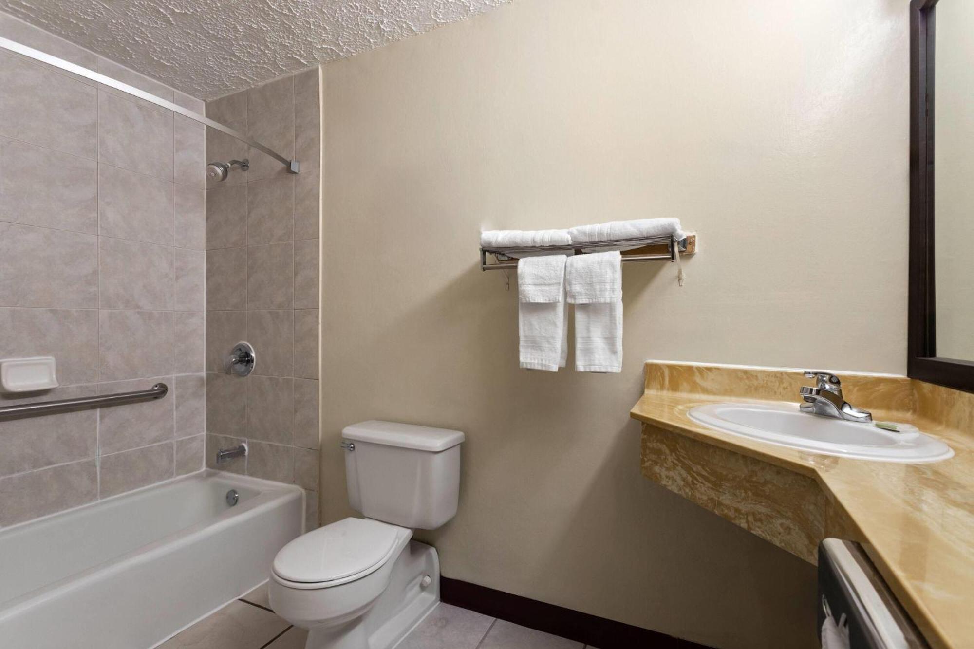 Hotel Super 8 By Wyndham Columbus Esterno foto